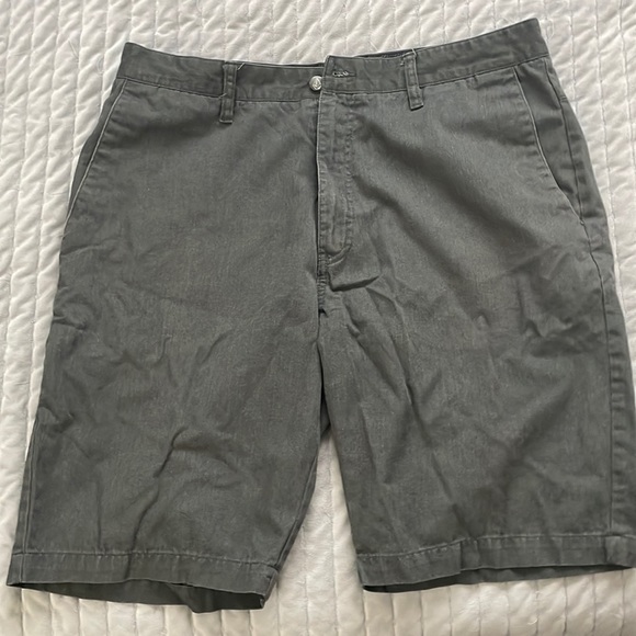 Volcom dark grey Corpo Class Shorts - Picture 1 of 5
